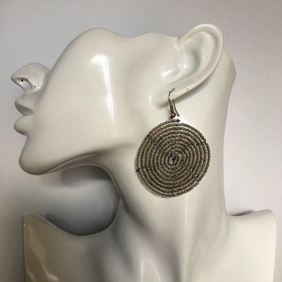 Gray seed bead woven circle fish hook earrings - Picture 4 of 6